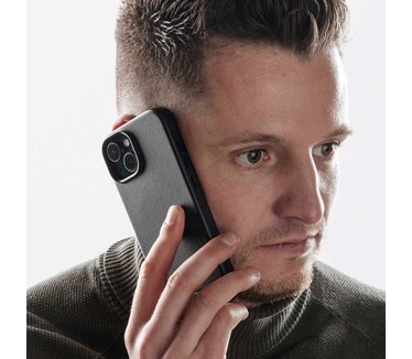 Accezz MagSafe Leather Backcover iPhone 15 - Zwart
