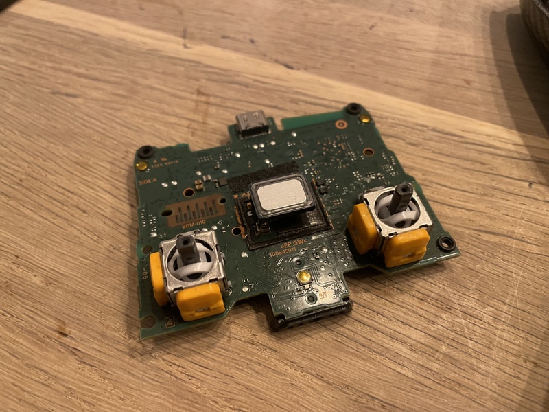 Afbeeldingslocatie: https://tweakers.net/i/hYQdf0e7RxHEv4-moHGK6hTLzmE=/800x/filters:strip_icc():strip_exif()/f/image/atqzbSn1XMP7k7ZSMdBdBJ8h.jpg?f=fotoalbum_large