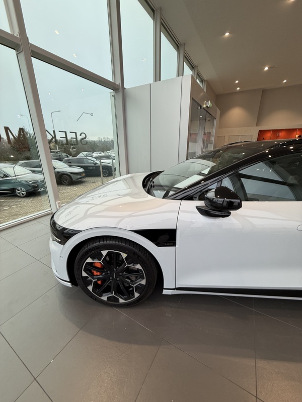 Afbeeldingslocatie: https://tweakers.net/i/h_0QAiFJaUeH5XsLCsus3y99n1o=/x800/filters:strip_icc():strip_exif()/f/image/rQujfX9U7pyqx8kxOfFFiG7R.jpg?f=fotoalbum_large