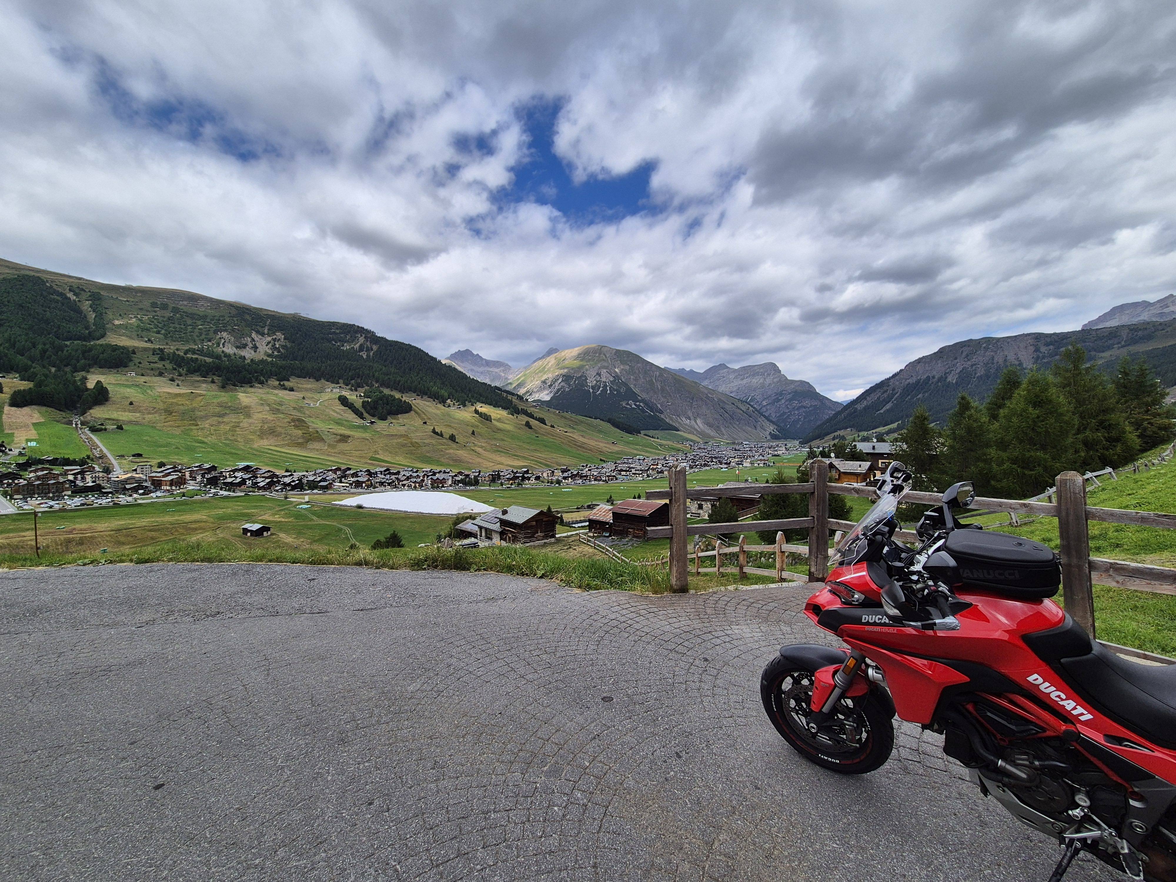 Afbeeldingslocatie: https://tweakers.net/i/hgmuQ-E0hNzPtRCRJQ0KnGrwzrY=/fit-in/4920x3264/filters:max_bytes(3145728):no_upscale():strip_icc():strip_exif()/f/image/n6vQ5i4yH9BPwThm1DbrwWEl.jpg?f=user_large