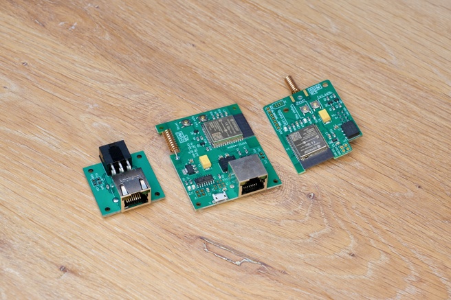 Een HRU250/300 adapter, een add-on voor o.a. warmtepomp en wtw en een add-on voor ventilator