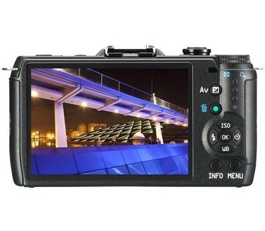 Pentax Q7 + 5-15mm f/2.8-4.5 Zwart
