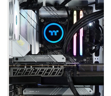 Thermaltake Titan Snow