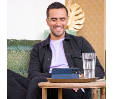 Accezz Premium Leather Slim Bookcase iPhone 12 (Pro) - Donkerblauw