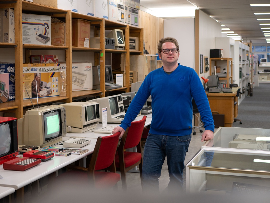 WHiZZi's HomeComputerMuseum - Interview - Tweakers, image size:1066x800