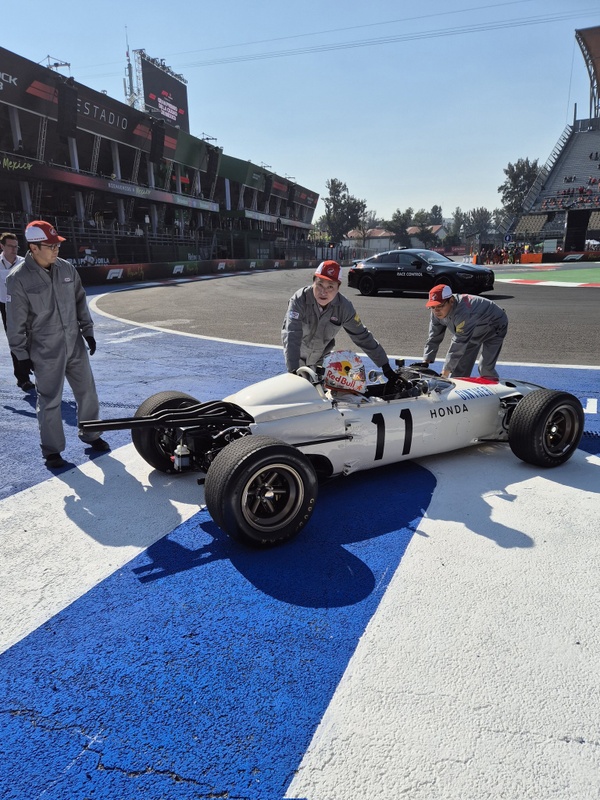 Afbeeldingslocatie: https://tweakers.net/i/hxC25hdLomp9qZZ_bEOLO7lDJGg=/x800/filters:strip_icc():strip_exif()/f/image/h1OQWM53K470SFBLqU5a5P58.jpg?f=fotoalbum_large