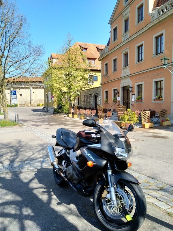 Afbeeldingslocatie: https://tweakers.net/i/i4wL2JxriAg1RBGc3_gprFPbuNA=/full-fit-in/4920x3264/filters:max_bytes(3145728):no_upscale():strip_icc():fill(white):strip_exif()/f/image/ux76yaF3qn65nuQnt23pGQVh.jpg?f=user_large