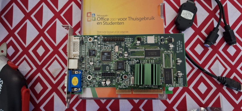 Afbeeldingslocatie: https://tweakers.net/i/iJBLpb5SavS_8JgnTafW5GXf_Xk=/800x/filters:strip_icc():strip_exif()/f/image/5D3YAc1bH3CfDlWJYLgafcd9.jpg?f=fotoalbum_large