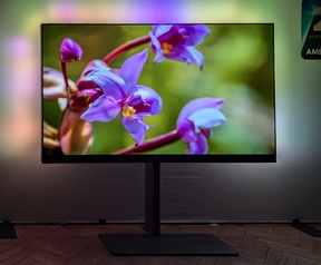 OLED+959 met Ambilight Plus