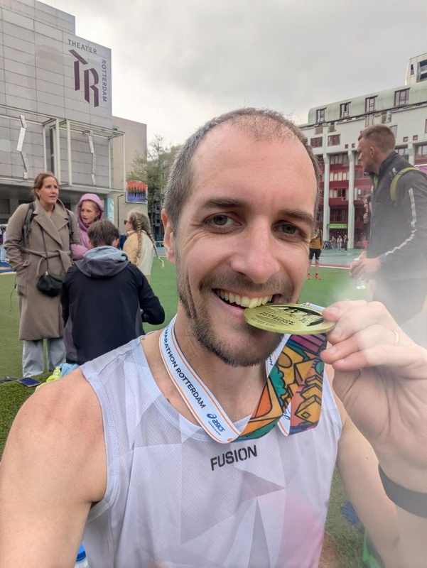 Afbeeldingslocatie: https://tweakers.net/i/iM0mB3jPJvv3yDg03gBzgxy4N1s=/x800/filters:strip_icc():strip_exif()/f/image/s2ns8DCdtEc4qKl02wSpAnQ0.jpg?f=fotoalbum_large