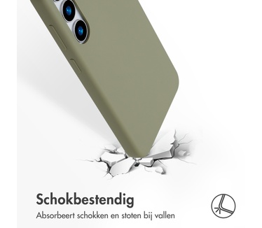 Accezz Liquid Silicone Backcover met MagSafe