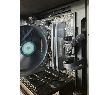 Xenith Essential Silent Ti - Ryzen 5 7600 - GeForce RTX 5060 Ti 16G - 32 GB DDR5 - 1 TB Kingston ssd