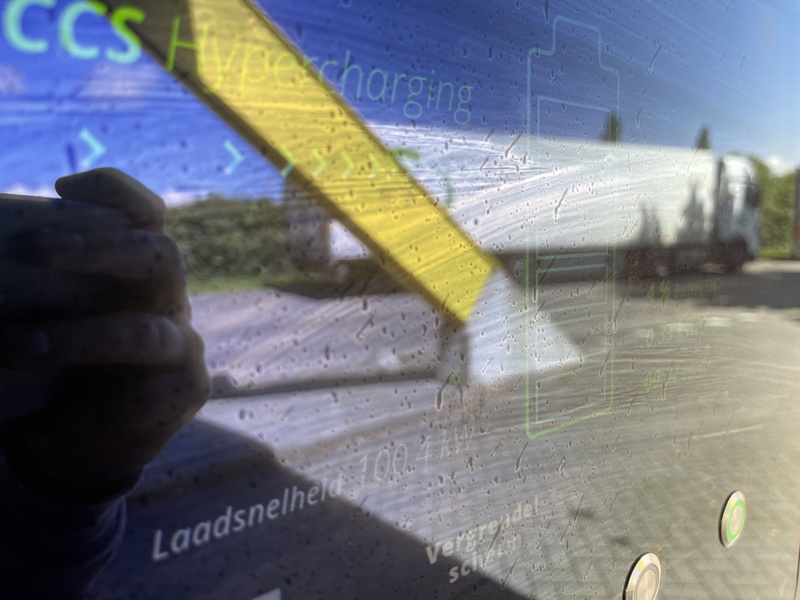 Afbeeldingslocatie: https://tweakers.net/i/i_fB427atQ9QtidIgceXlhndnqY=/800x/filters:strip_icc():strip_exif()/f/image/XmjVrNf3ViXNKDf9os4Irzyz.jpg?f=fotoalbum_large