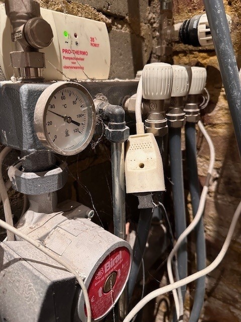 Afbeeldingslocatie: https://tweakers.net/i/ib6NplH18owN1Wk2pXYo6LNAJJI=/fit-in/4920x3264/filters:max_bytes(3145728):no_upscale():strip_icc():strip_exif()/f/image/d8dKxtFVbQ43OAkEgfTaEG5E.jpg?f=user_large