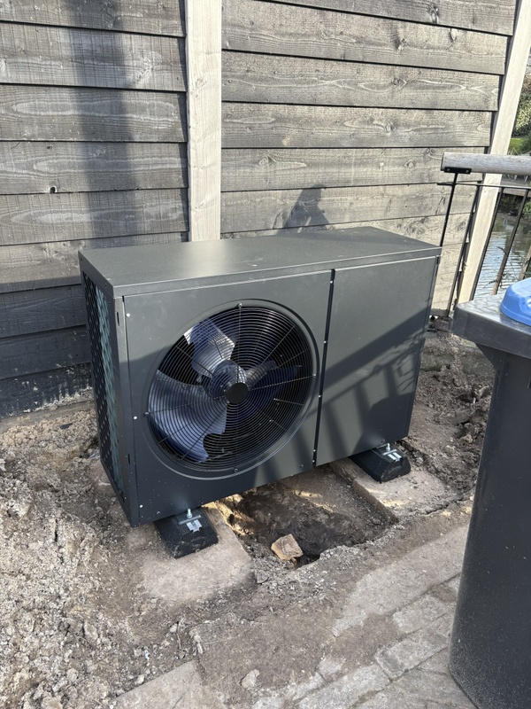 Afbeeldingslocatie: https://tweakers.net/i/ilQ-ADLfd5moeQ-SFOFLMLEgBAk=/x800/filters:strip_icc():strip_exif()/f/image/m5OqLd4GiWEpxtvNfKdKnYsJ.jpg?f=fotoalbum_large