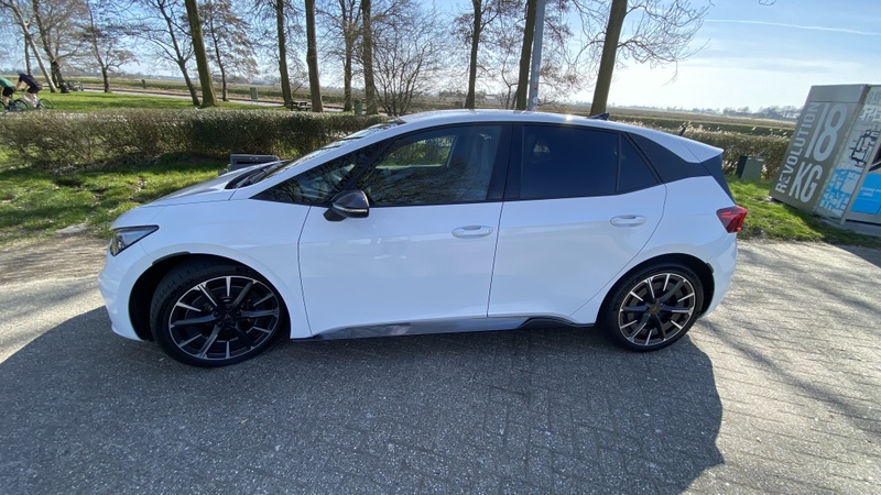 Afbeeldingslocatie: https://tweakers.net/i/iqAjEmxwEzceHWQs9lD_9eOSIPo=/800x/filters:strip_icc():strip_exif()/f/image/YHRW1FEVD3ARCHPRqehRRGmS.jpg?f=fotoalbum_large