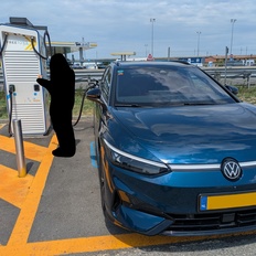 Afbeeldingslocatie: https://tweakers.net/i/iry5VovRQb4J3DxjHpTF2aFWfnY=/232x232/filters:strip_icc():strip_exif()/f/image/WilcdMNrJI6whO2AesCyLsWo.jpg?f=fotoalbum_tile
