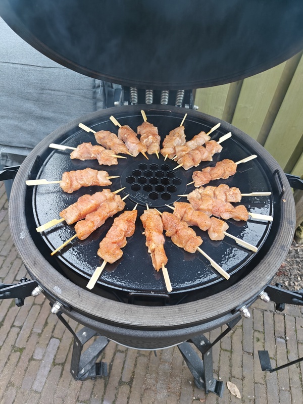 Afbeeldingslocatie: https://tweakers.net/i/iyFfAZE4rBopY1_d8_DGcrxw0Ds=/x800/filters:strip_icc():strip_exif()/f/image/fF3nOWmNxMB6NK21XjTIedWM.jpg?f=fotoalbum_large