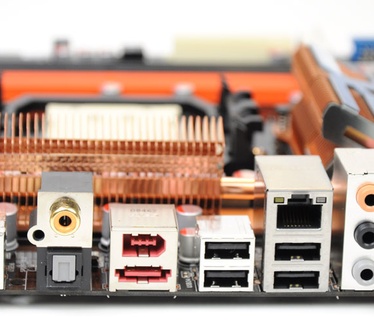 Asus M4A79T Deluxe - Aansluitingen