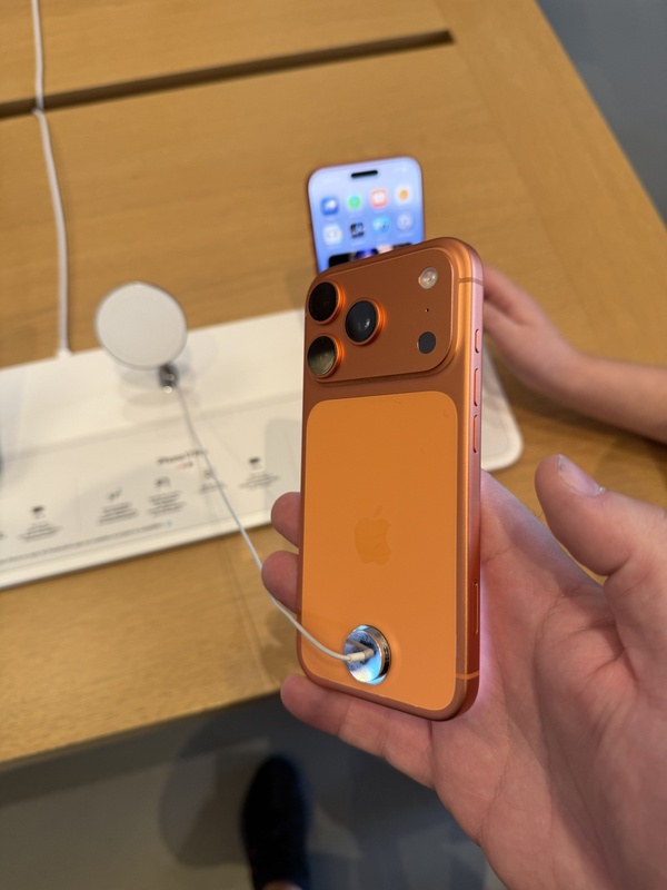 Afbeeldingslocatie: https://tweakers.net/i/jIbEFqx3styEiCj7svS9aZn3WMg=/x800/filters:strip_icc():strip_exif()/f/image/yxEgWrpBdTXWp1EKDht0IbUR.jpg?f=fotoalbum_large