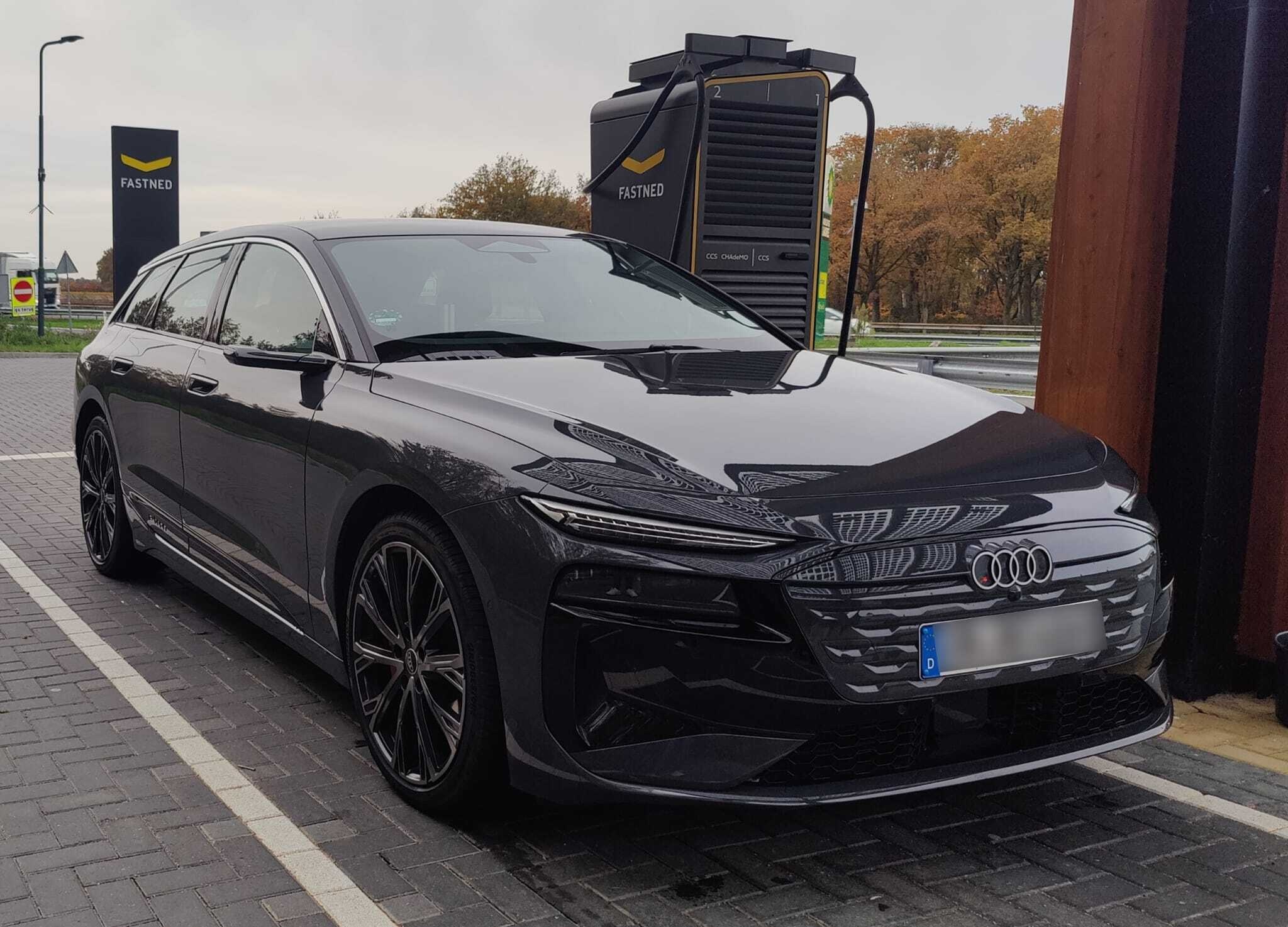 Afbeeldingslocatie: https://tweakers.net/i/jQuZ1rckizxQEWgCvMoKfvRlg70=/fit-in/4920x3264/filters:max_bytes(3145728):no_upscale():strip_icc():strip_exif()/f/image/rvzHnlOkF3qoodhp2RtiLQYc.jpg?f=user_large