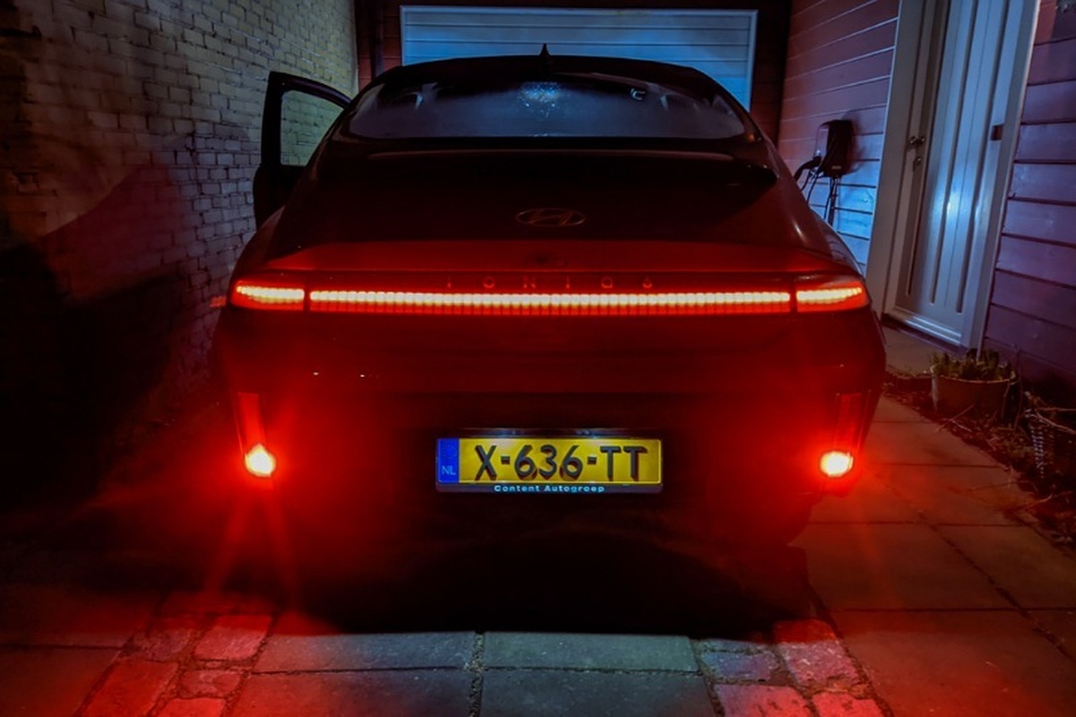 Afbeeldingslocatie: https://tweakers.net/i/jW9Yq6bialGD89lbZVXLslfreis=/full-fit-in/4920x3264/filters:max_bytes(3145728):no_upscale():strip_icc():fill(white):strip_exif()/f/image/rDLgJovav7DfzV9GvlpZ4SBu.jpg?f=user_large