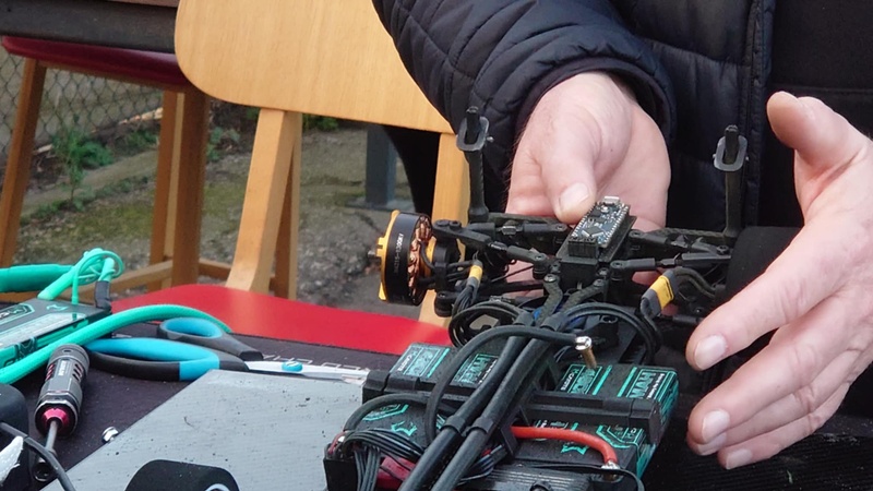 Afbeeldingslocatie: https://tweakers.net/i/jZKdIgl86c-py_RgmVufFsYO9wY=/800x/filters:strip_icc():strip_exif()/f/image/81gfkIMe6t5zrmyoqdNgMx1O.jpg?f=fotoalbum_large