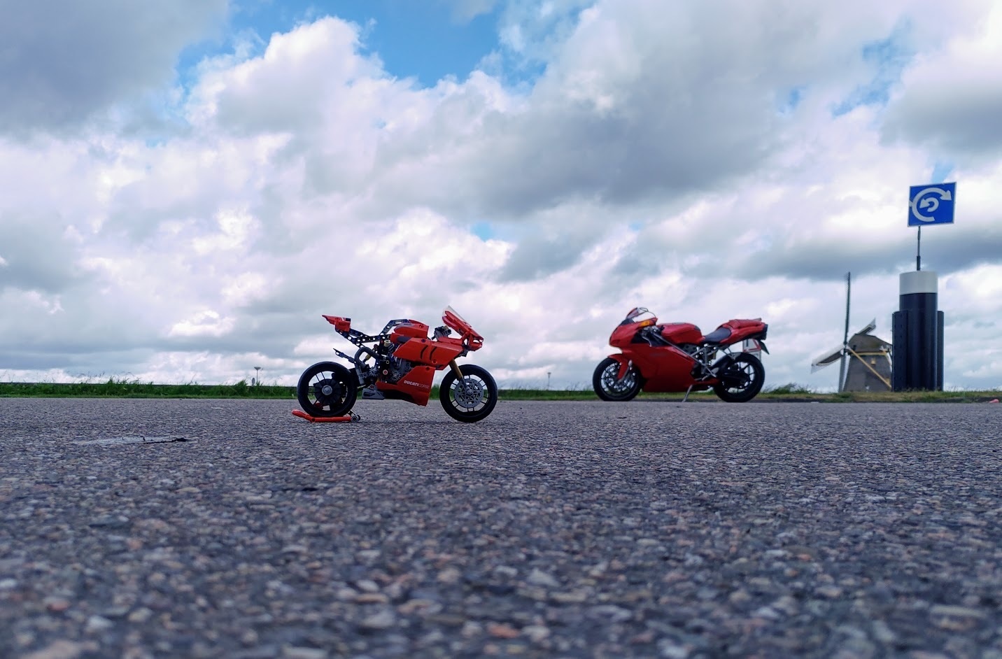 Afbeeldingslocatie: https://tweakers.net/i/jZtC0E5H9hHn3Fh6h6Bt6tVVAf8=/full-fit-in/4920x3264/filters:max_bytes(3145728):no_upscale():strip_icc():fill(white):strip_exif()/f/image/8MtjqyyORApPrk7yg0UvoGX0.jpg?f=user_large