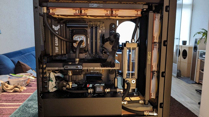 Afbeeldingslocatie: https://tweakers.net/i/jbU6lQzscyrvHgbYoT2HmNM82pg=/800x/filters:strip_icc():strip_exif()/f/image/ZUqXQhKOkhF7eefk7WWa83zI.jpg?f=fotoalbum_large