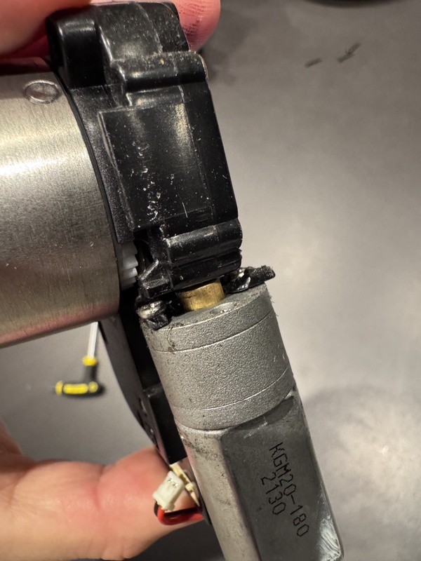 Afbeeldingslocatie: https://tweakers.net/i/jdFFJJdT1sVaHzgIu1yOybKA6pE=/x800/filters:strip_icc():strip_exif()/f/image/6UpDWjU12oF807UR1MVGGfOW.jpg?f=fotoalbum_large