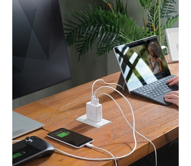 j5create 65 W GaN USB-C 3-poorts Traveler Charger met verwisselbare AC-stekkers en USB-C-kabel