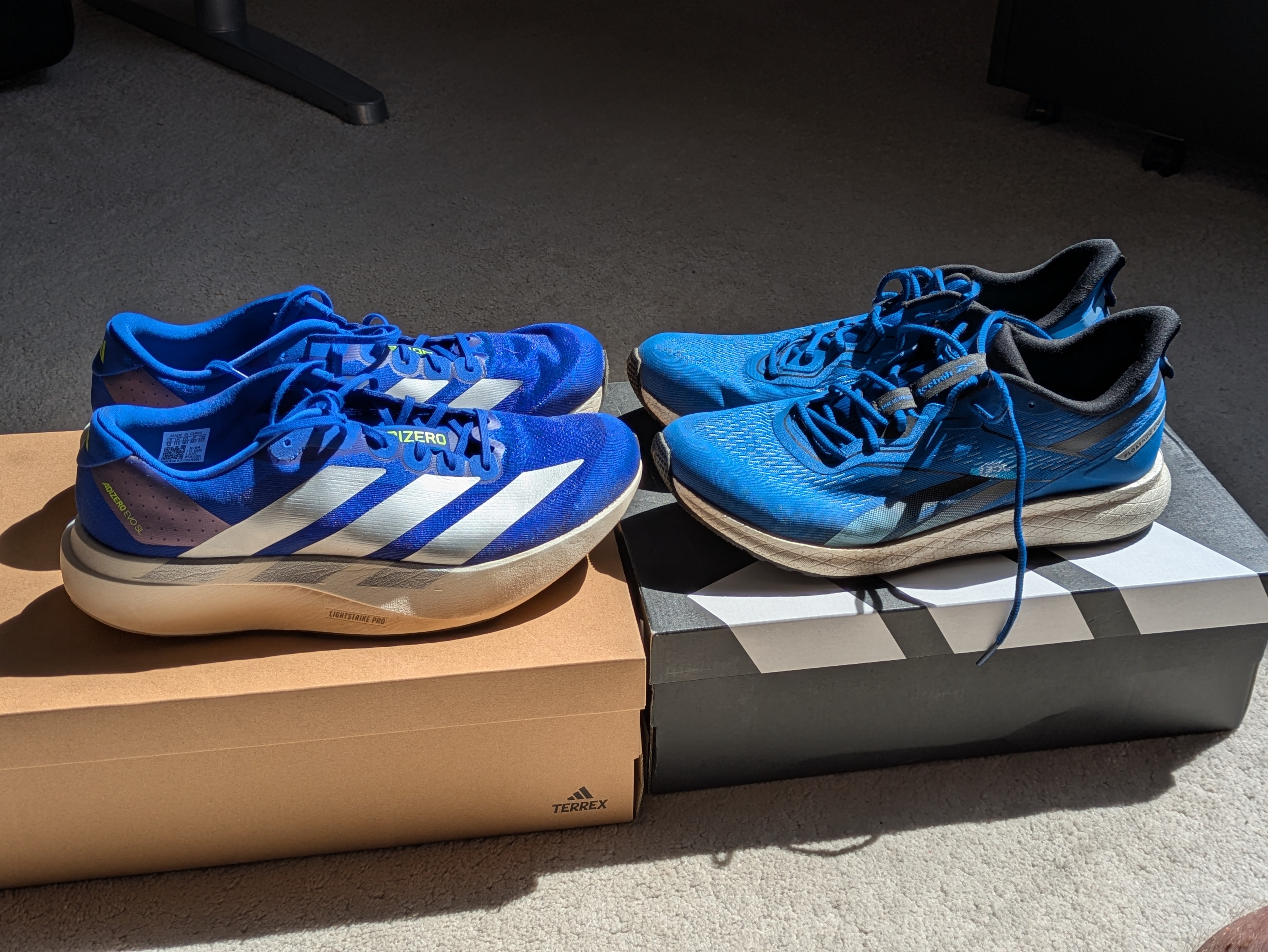 Afbeeldingslocatie: https://tweakers.net/i/jwV1g9oq18vPyCmVOlK1lTd97Dk=/fit-in/4920x3264/filters:max_bytes(3145728):no_upscale():strip_icc():strip_exif()/f/image/eTMNEzU6M983rj5TtJVd9JUI.jpg?f=user_large