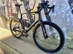 Afbeeldingslocatie: https://tweakers.net/i/jwimLmPNCxdUImG6U71PLDlmfkA=/234x176/filters:strip_icc():strip_exif()/f/image/8hWbCoCiqL8ElyCv1JuZwvDz.jpg?f=fotoalbum_medium