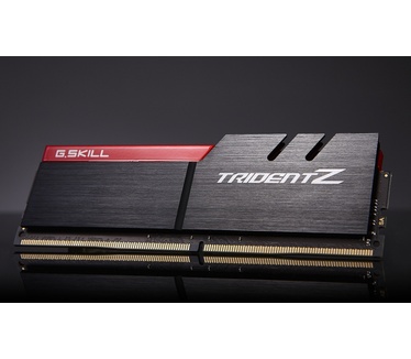 G.Skill Trident Z F4-3733C17Q-16GTZ