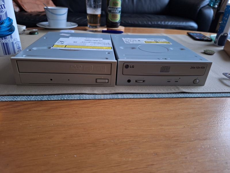 Afbeeldingslocatie: https://tweakers.net/i/kBoJi1LbYNuKOv5pl5SxA2oEPfQ=/800x/filters:strip_icc():strip_exif()/f/image/CI9GgS0x99ZiMql5ZGX4LrYp.jpg?f=fotoalbum_large