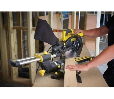 Stanley 1500W 216mm Afkort- en verstekzaag met zaagtafel