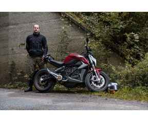 Hans met zijn Zero motor