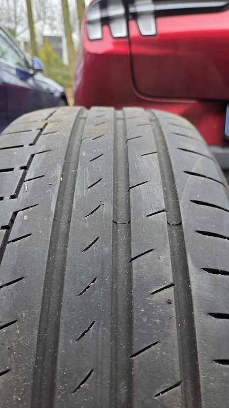 Afbeeldingslocatie: https://tweakers.net/i/kVqz289nyNXmewCDKLv8UasueFI=/x800/filters:strip_icc():strip_exif()/f/image/VGkW5U2Dm26S0P7eaC85UE1b.jpg?f=fotoalbum_large