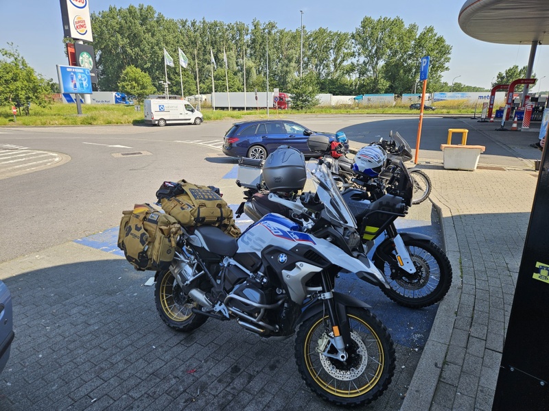 Afbeeldingslocatie: https://tweakers.net/i/kYEhQWxPwjs79GyCEXJNkgM5byw=/800x/filters:strip_icc():strip_exif()/f/image/4aAMmuN0NAg0livclJADuRKE.jpg?f=fotoalbum_large