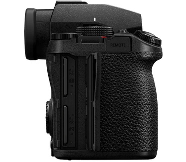 Panasonic Lumix S DC-S5M2 + Lumix S 20-60mm F/3.5-5.6 Zwart
