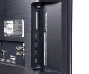 Philips Momentum 558M1RY en LG OLED55CX6LA - Aansluitingen