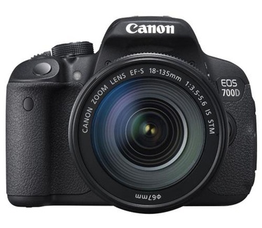 Canon EOS 700D + EF-S 18-135mm f/3.5-5.6 IS STM Zwart