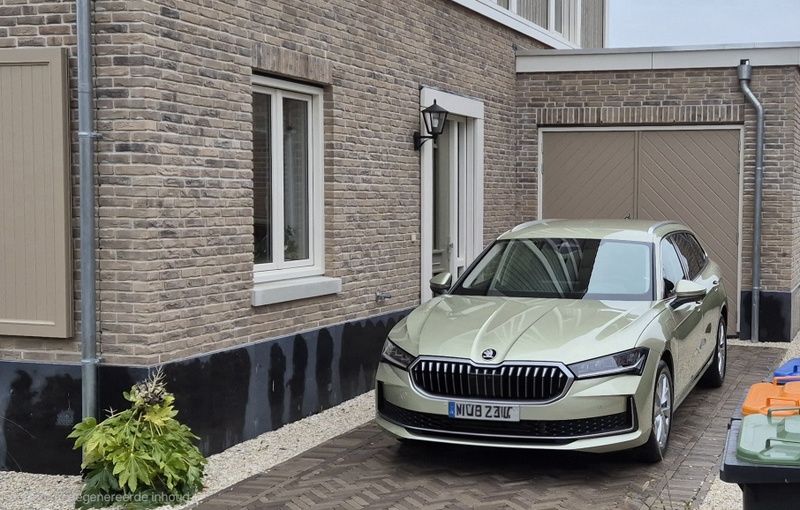 Afbeeldingslocatie: https://tweakers.net/i/klLiHYEpClZ_310ruF4v2QxaKWE=/800x/filters:strip_icc():strip_exif()/f/image/JAUY7vdr6uDTg2tAnawpKUXY.jpg?f=fotoalbum_large