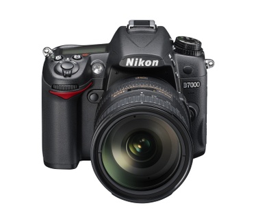 Nikon D7000 + AF-S DX NIKKOR 18-200mm G ED VR II