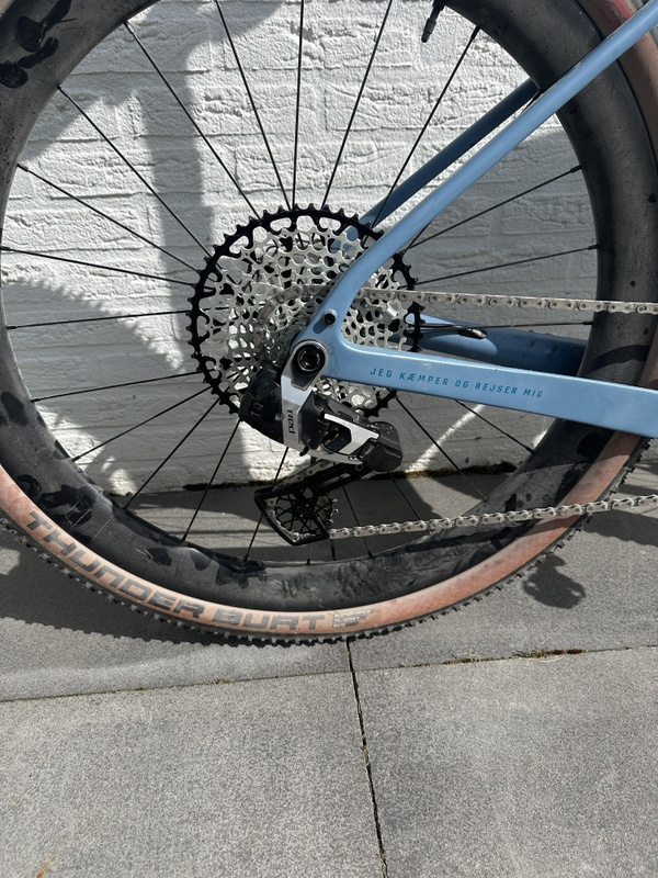 Afbeeldingslocatie: https://tweakers.net/i/l1RGX--k8s9b3ENgtnONXPhKVpI=/x800/filters:strip_icc():strip_exif()/f/image/r0He5P2cPXr100dZ9O7PdaKq.jpg?f=fotoalbum_large