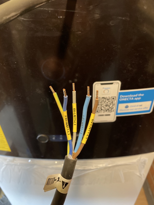Afbeeldingslocatie: https://tweakers.net/i/l2Bq48uVGnV21Xs5P1pIcpEmc_g=/x800/filters:strip_icc():strip_exif()/f/image/EOHnvDzVqLE5OnN08I7Z5FU6.jpg?f=fotoalbum_large