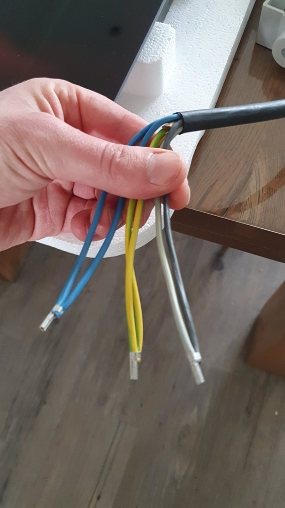 Afbeeldingslocatie: https://tweakers.net/i/l2NUjdlI3ElNSq5O5TUFLkS4MLo=/full-fit-in/4920x3264/filters:max_bytes(3145728):no_upscale():strip_icc():fill(white):strip_exif()/f/image/4hJAC36i25Ewm8t7F4zBJ2Wg.jpg?f=user_large