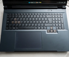 XMG Pro 18