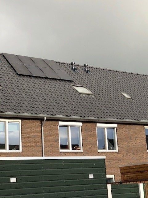 Afbeeldingslocatie: https://tweakers.net/i/lUJ5KytjwNehQ6PtSz_gcOKcZ1s=/full-fit-in/4920x3264/filters:max_bytes(3145728):no_upscale():strip_icc():fill(white):strip_exif()/f/image/P5MScdtIhybQXsThe7g2BW8Y.jpg?f=user_large