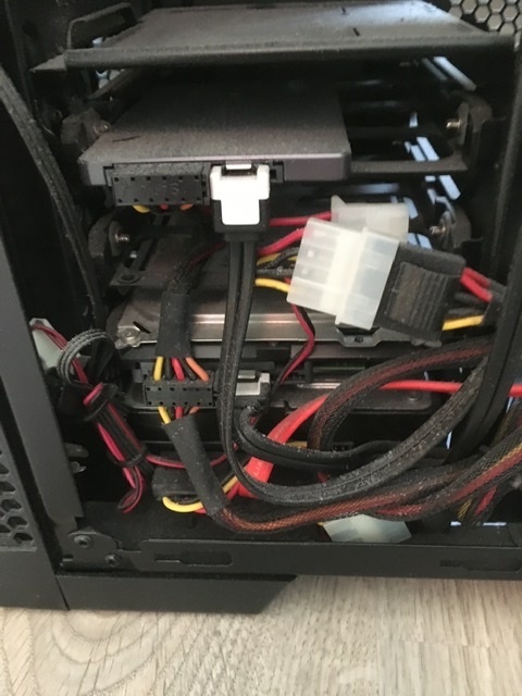 Afbeeldingslocatie: https://tweakers.net/i/lXbIuiydQTHZ92qXuXAFw5uS-wQ=/full-fit-in/4920x3264/filters:max_bytes(3145728):no_upscale():strip_icc():fill(white):strip_exif()/f/image/xNazsfjha9anfE4jH1d8EehO.jpg?f=user_large